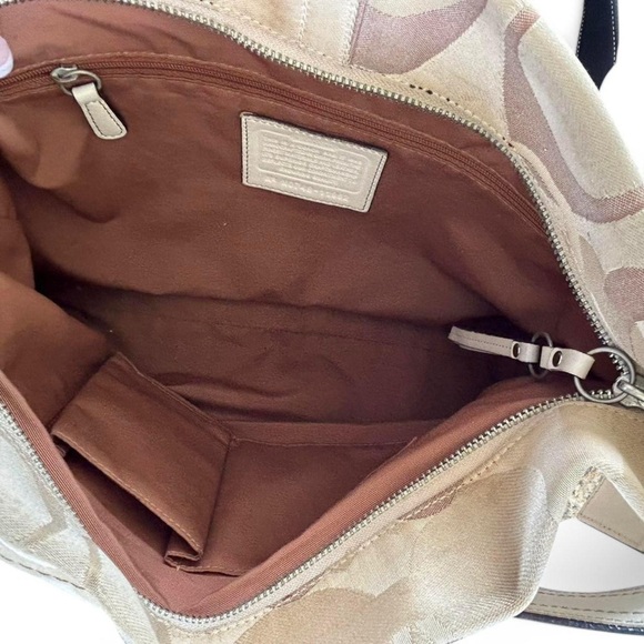 Coach - Picture 9 of 16